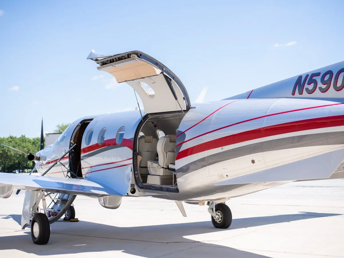 2004-Pilatus-PC-12-Exterior-2-2