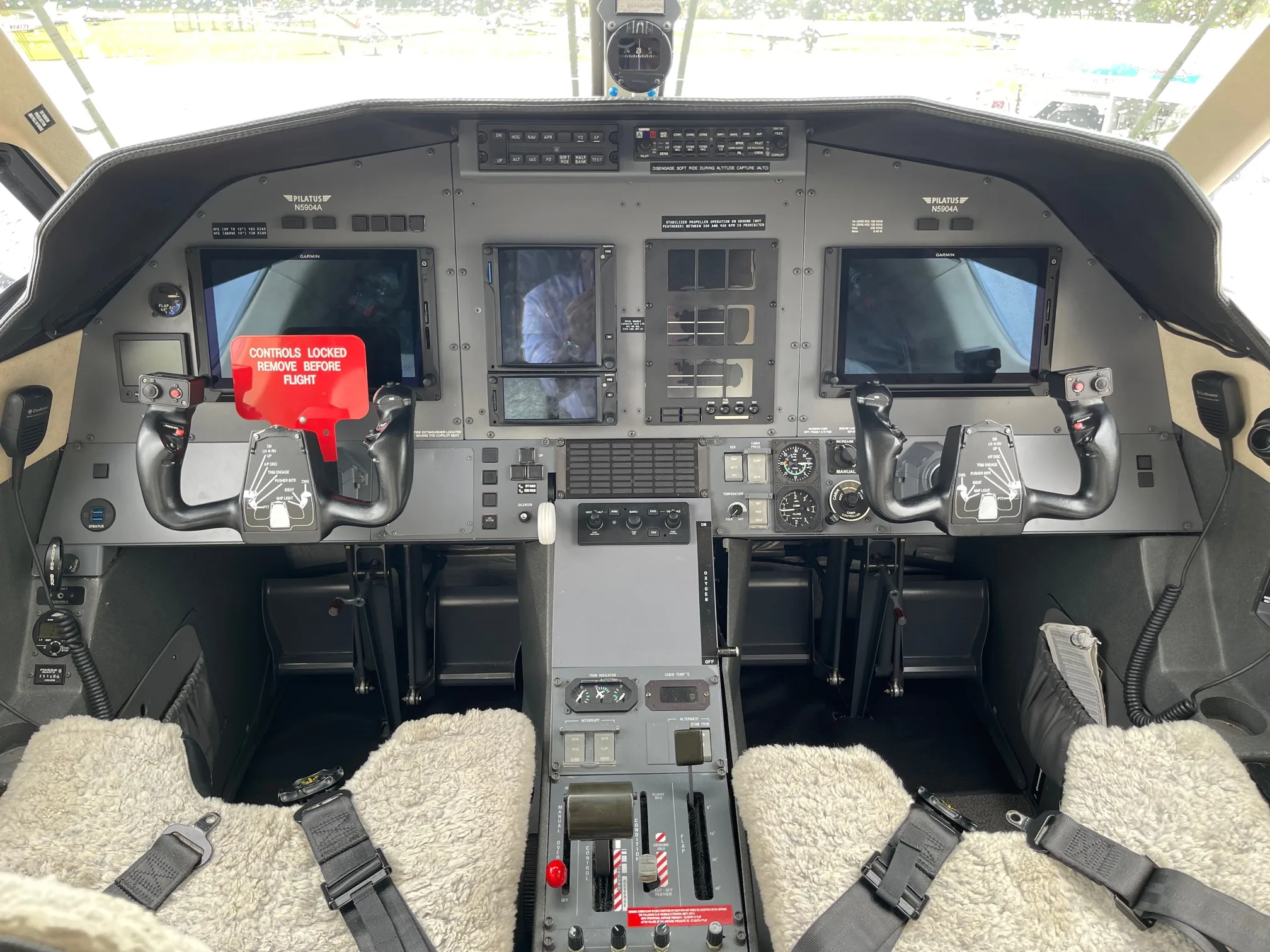 Cockpit and instrument panel of a 2004 Pilatus PC-12-Panel.