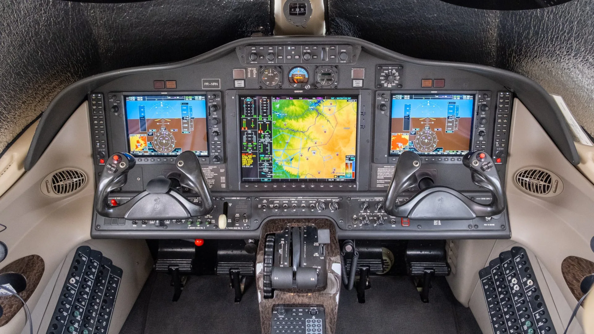Cockpit and instrument panel of a 2008 Cessna CITATION MUSTANG 2008.