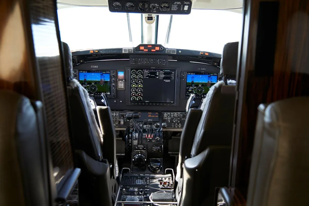 Cockpit and instrument panel of a 2002 Beechcraft King Air 350.