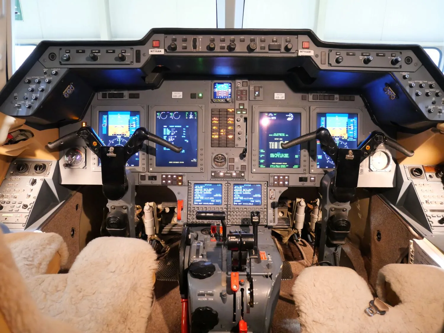 Cockpit and instrument panel of a 2005 Hawker 800XP.