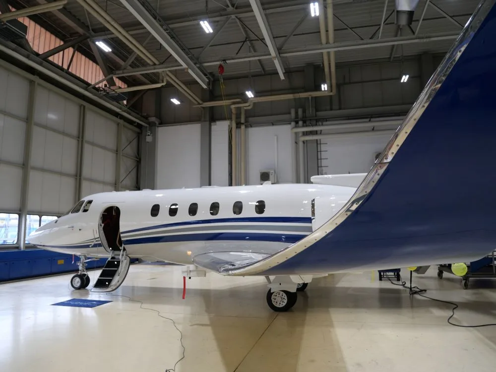 Exterior view of a 2005 Hawker 800XP.