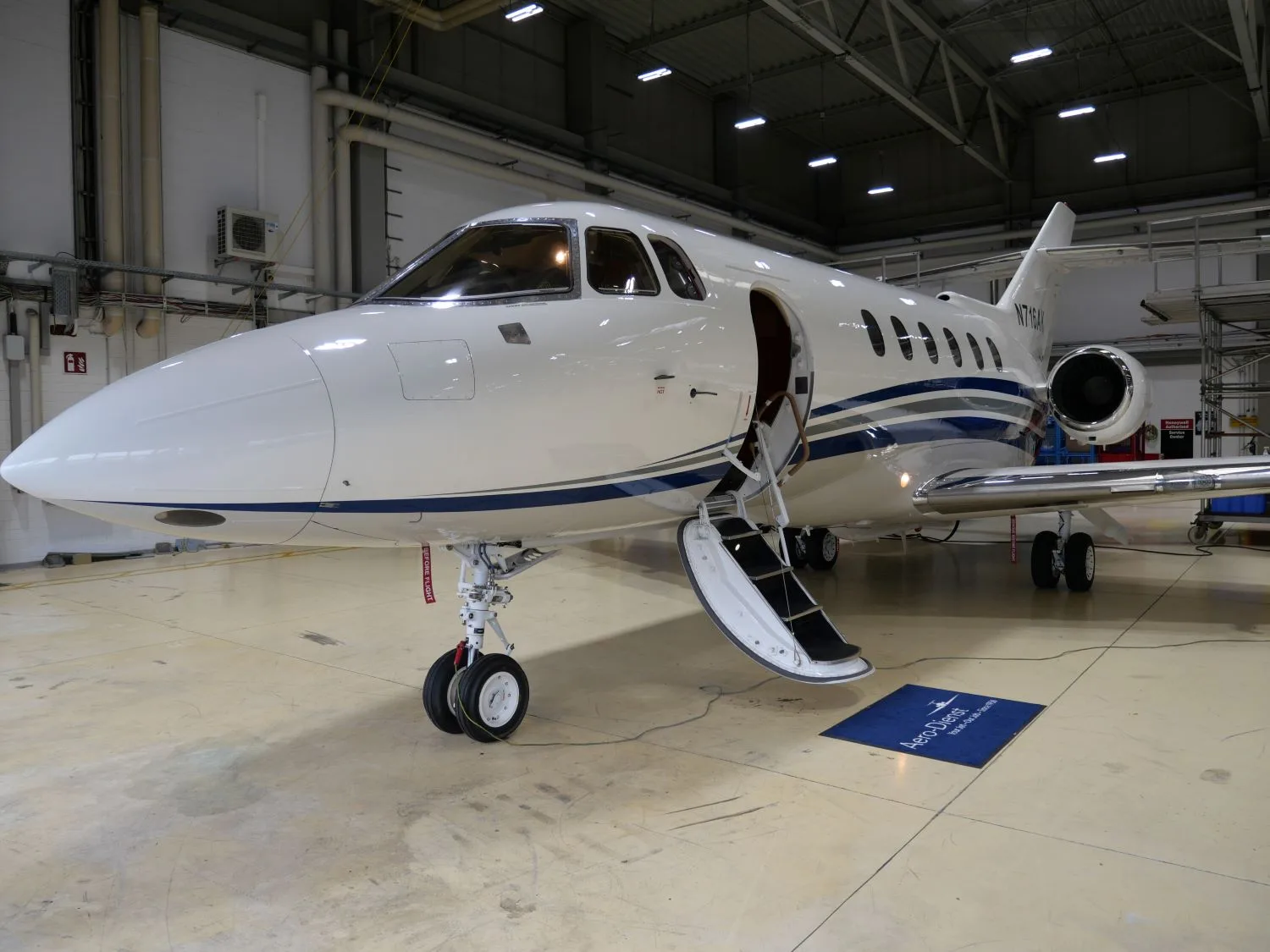 Exterior view of a 2005 Hawker 800XP.