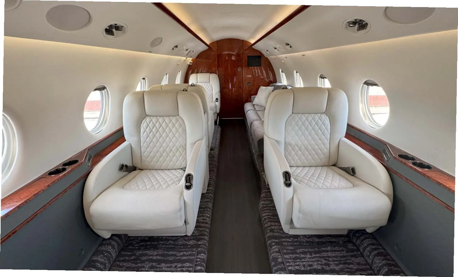 Cabin interior of a 2007 Gulfstream G200.