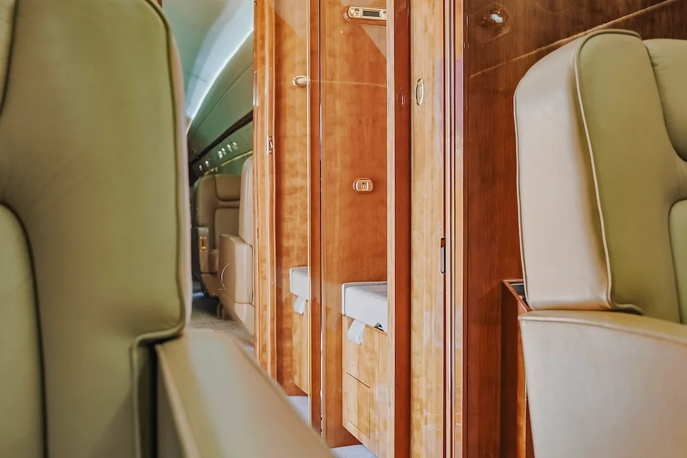 Cabin interior of a 2004 Gulfstream G450.