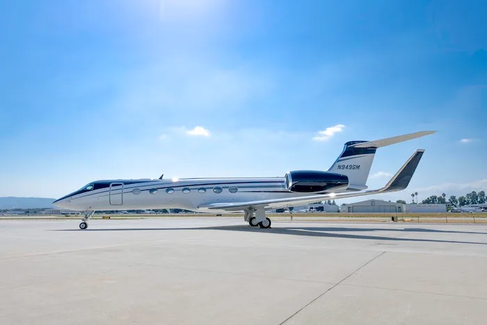 Exterior view of a 2006 Gulfstream G550, N949GM.