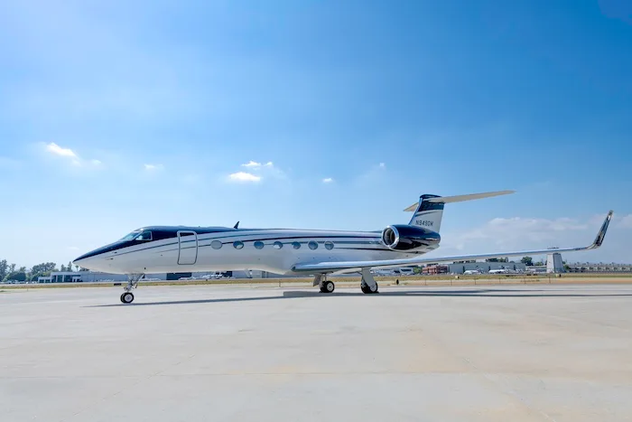 Exterior view of a 2006 Gulfstream G550, N949GM.