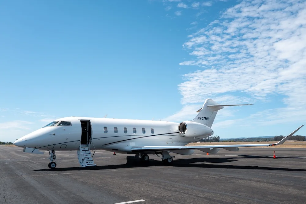 Exterior view of a 2023 Bombardier Challenger 3500 Sn 20966 |, N707MH.