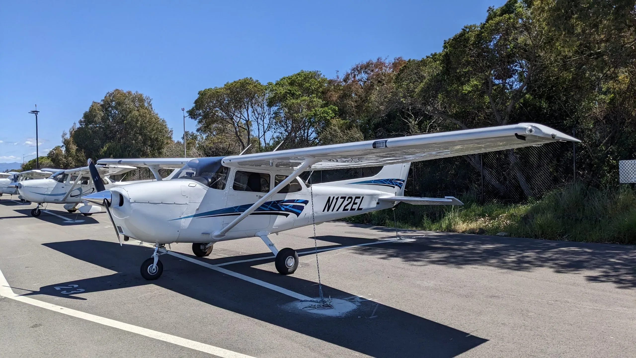 Exterior view of a 2023 Cessna 172S G1000, N172EL.