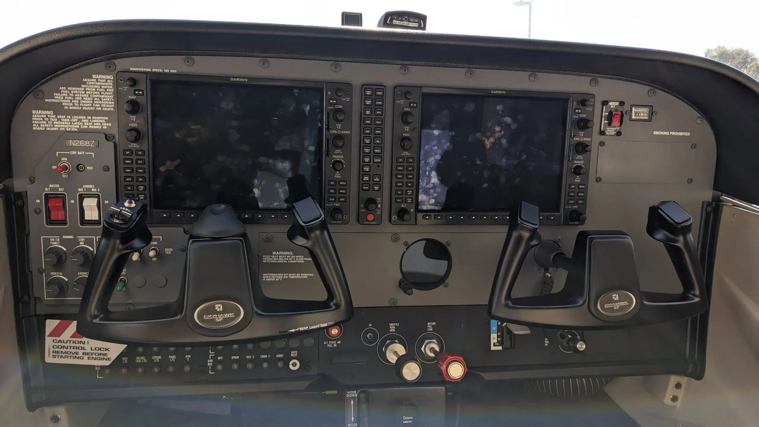 Avionics suite of a 2023 Cessna 172SP.