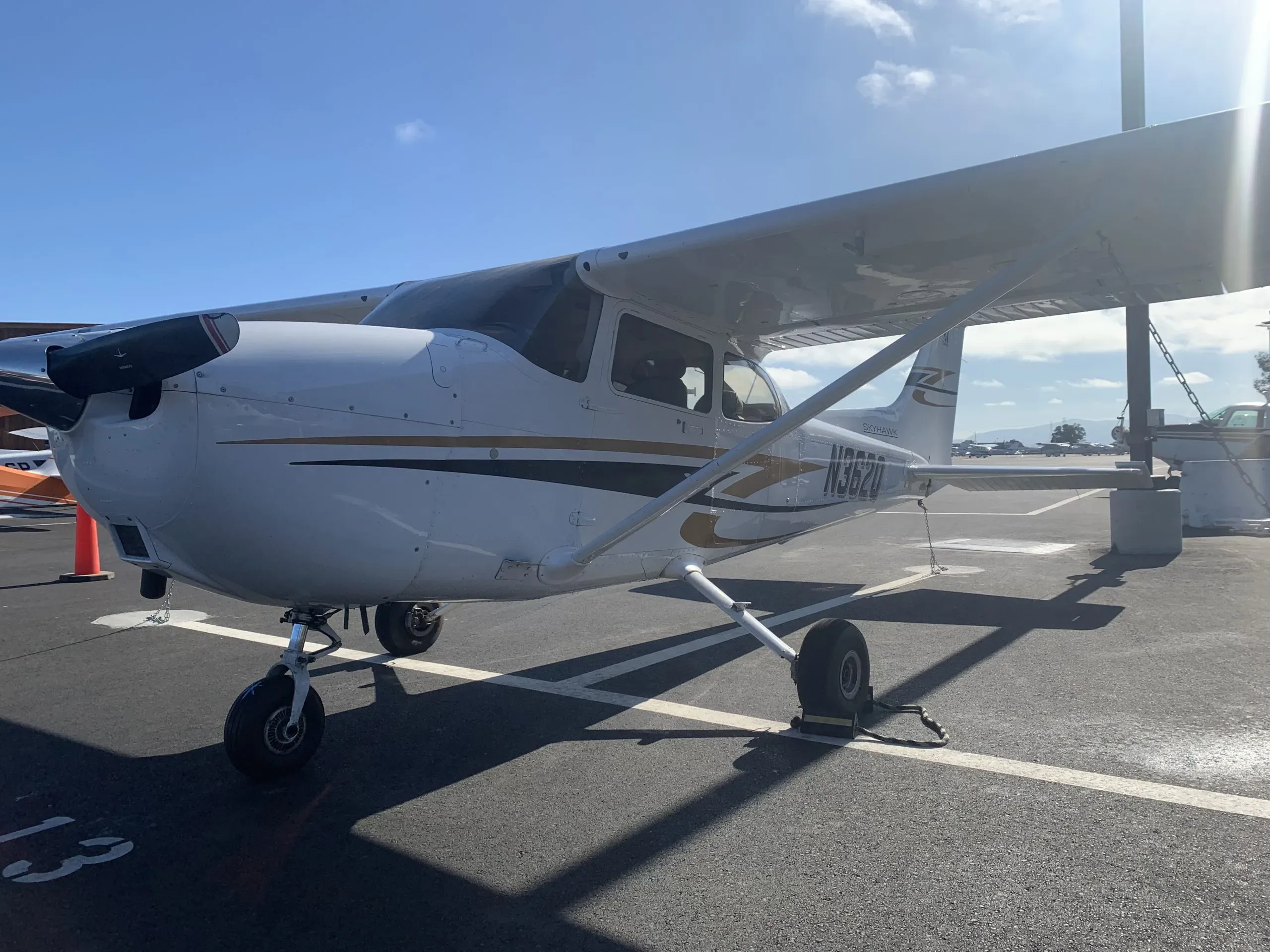 Cockpit and instrument panel of a 2018 Cessna Skyhawk 172S.