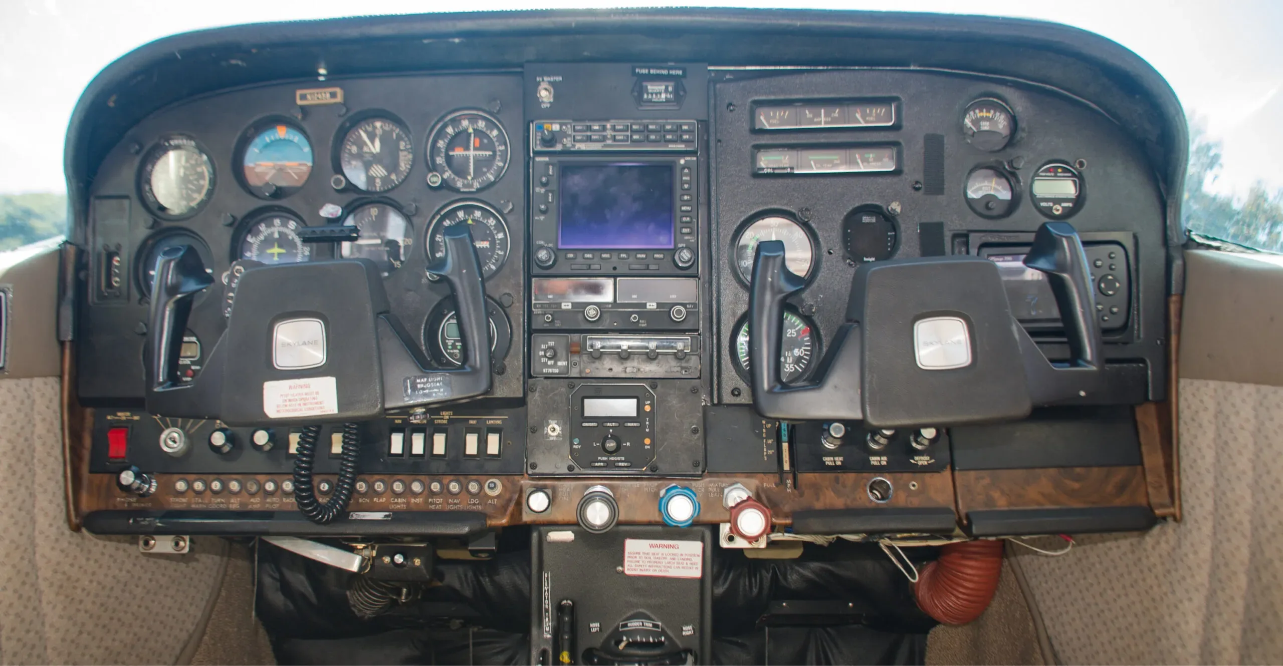 Cockpit and instrument panel of a 1975 Cessna 182P.
