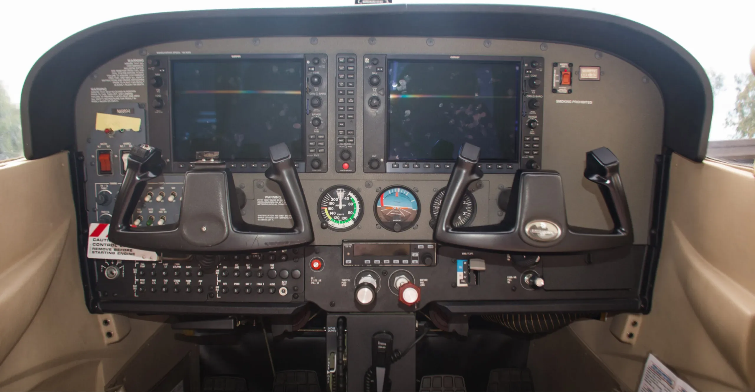 Cockpit and instrument panel of a 2007 Cessna Skyhawk 172S.