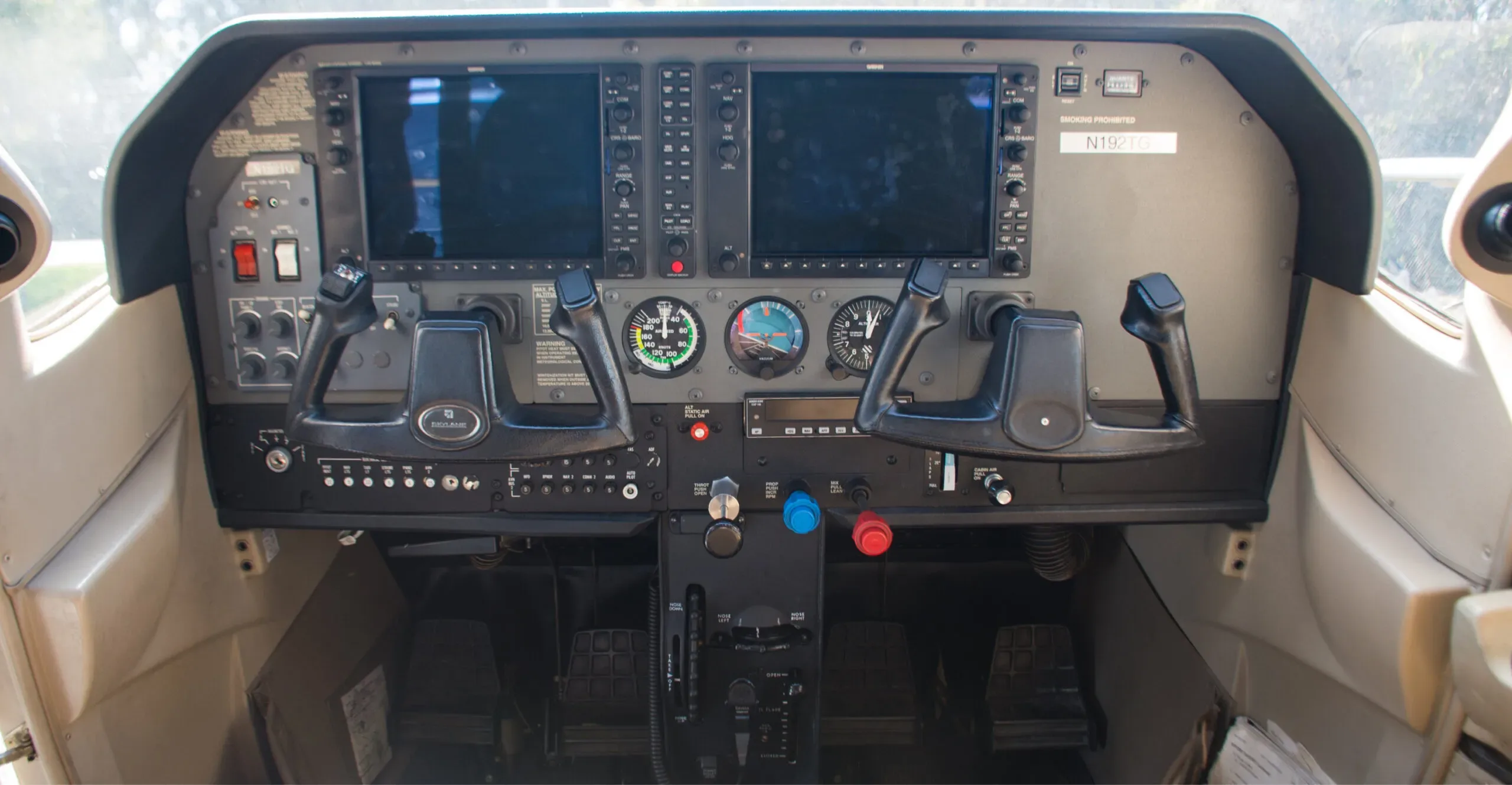 Cockpit and instrument panel of a 2005 Cessna Skylane 182T.