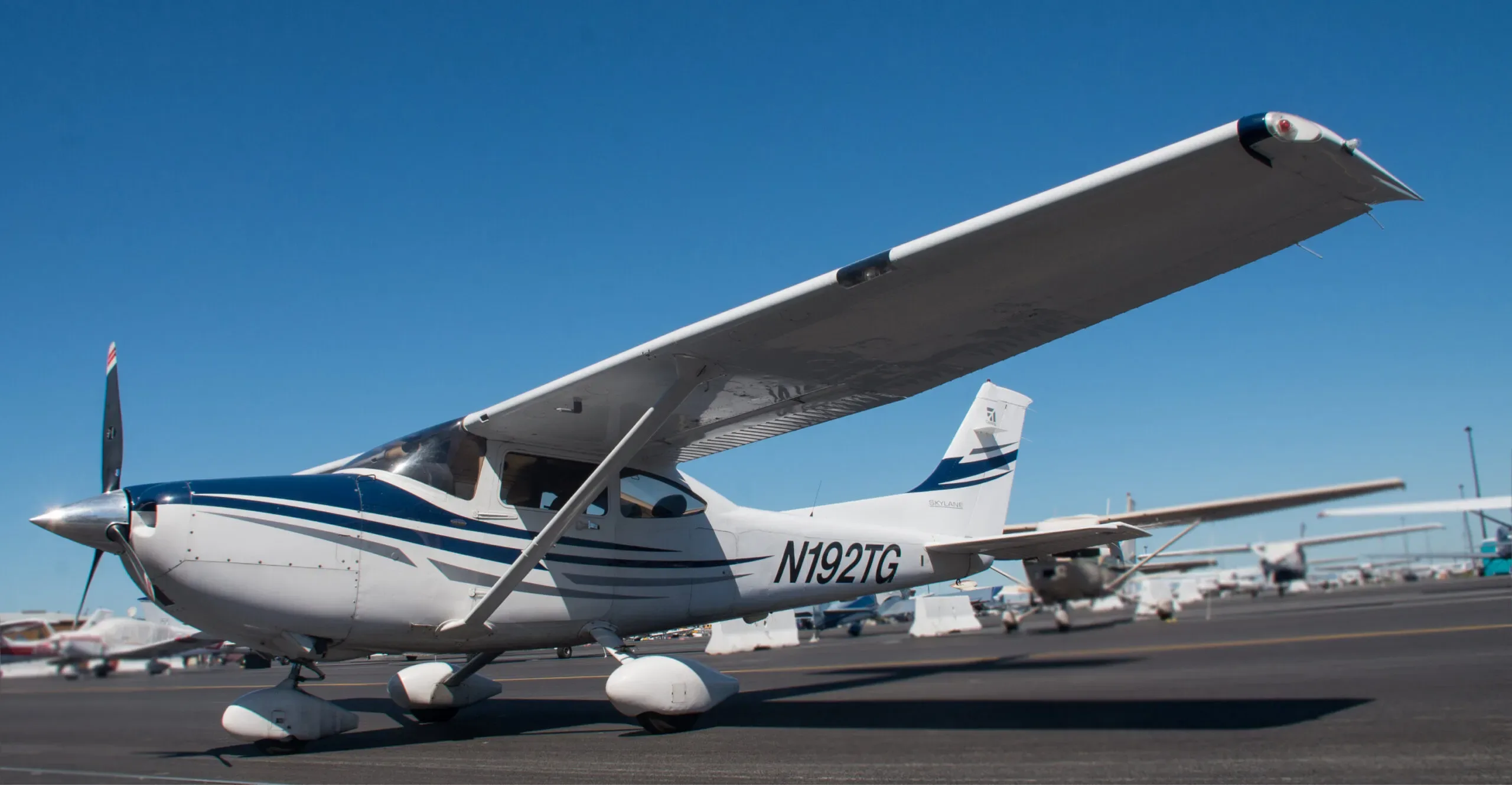 Cockpit and instrument panel of a 2005 Cessna Skylane 182T.