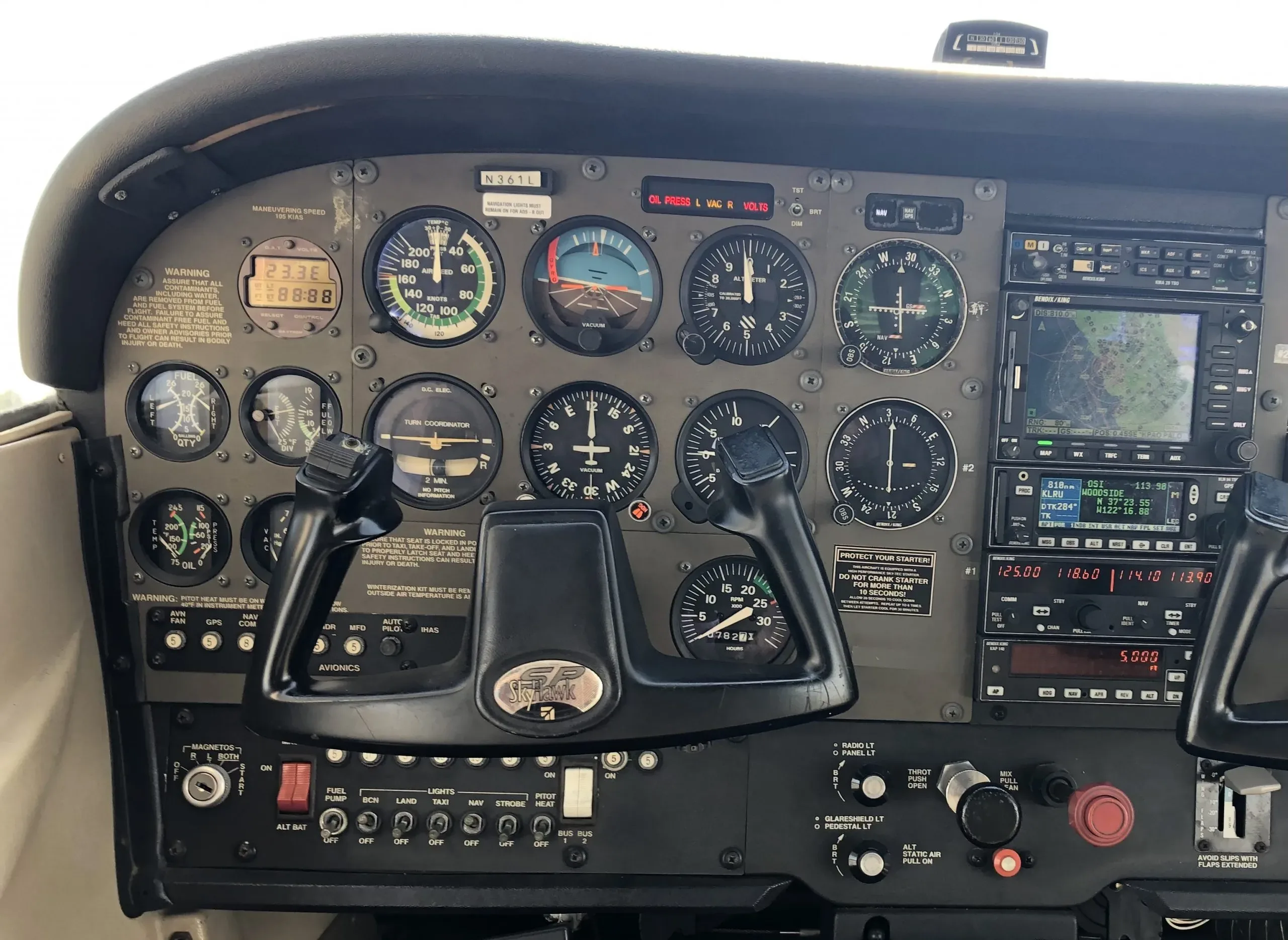 Cockpit and instrument panel of a 2004 Cessna 172S.