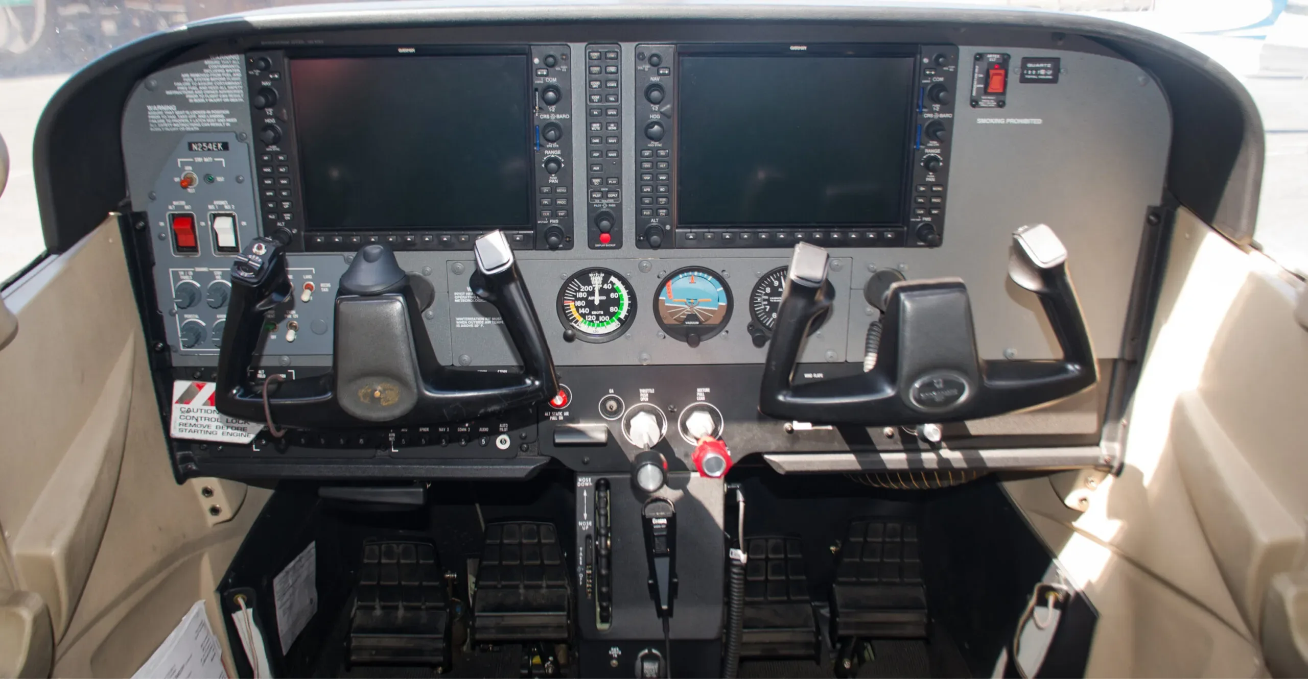 Cockpit and instrument panel of a 2011 Cessna Skyhawk 172S.