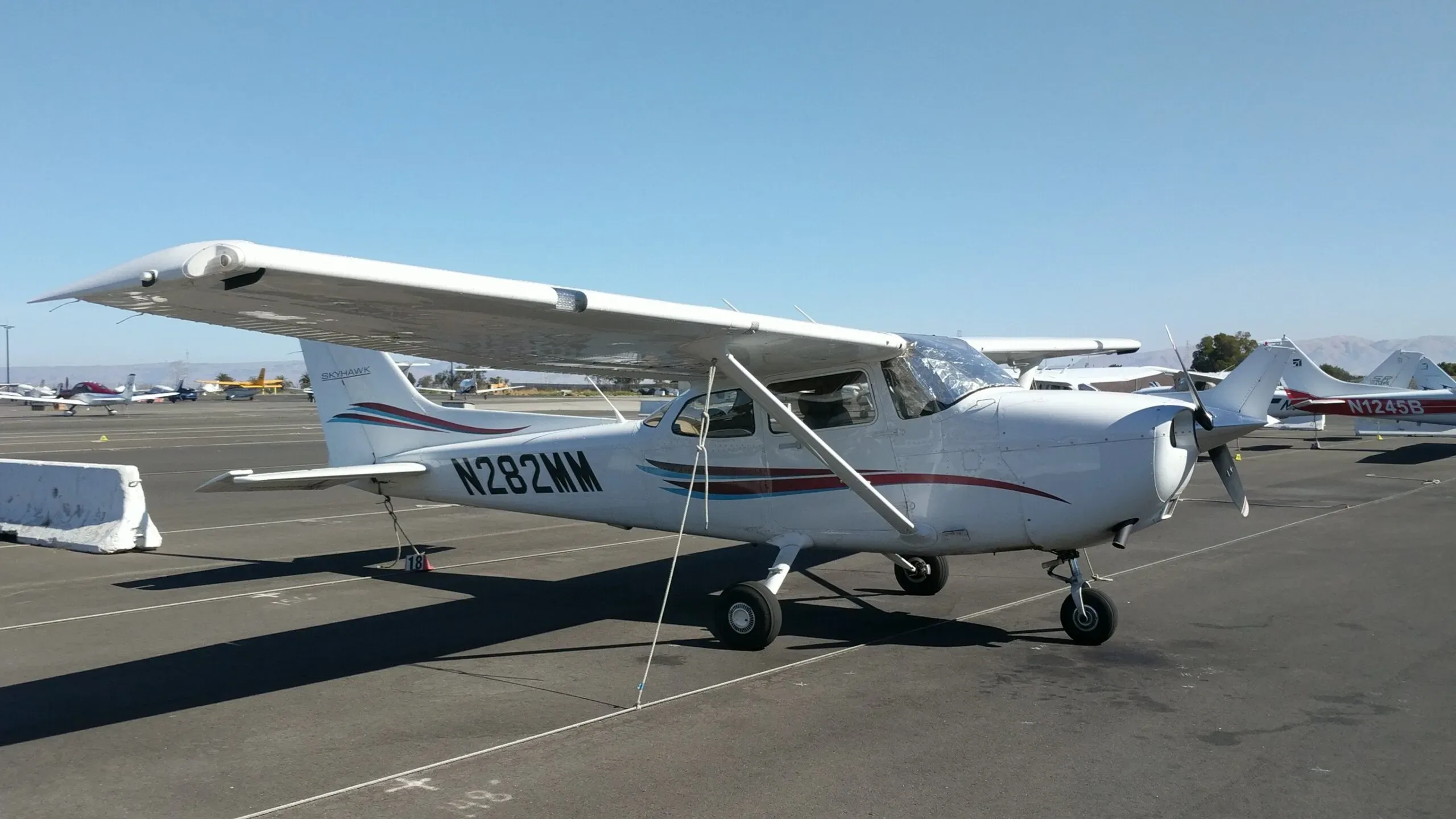 Exterior view of a 2019 Cessna 172S G1000 SP, N282MM.