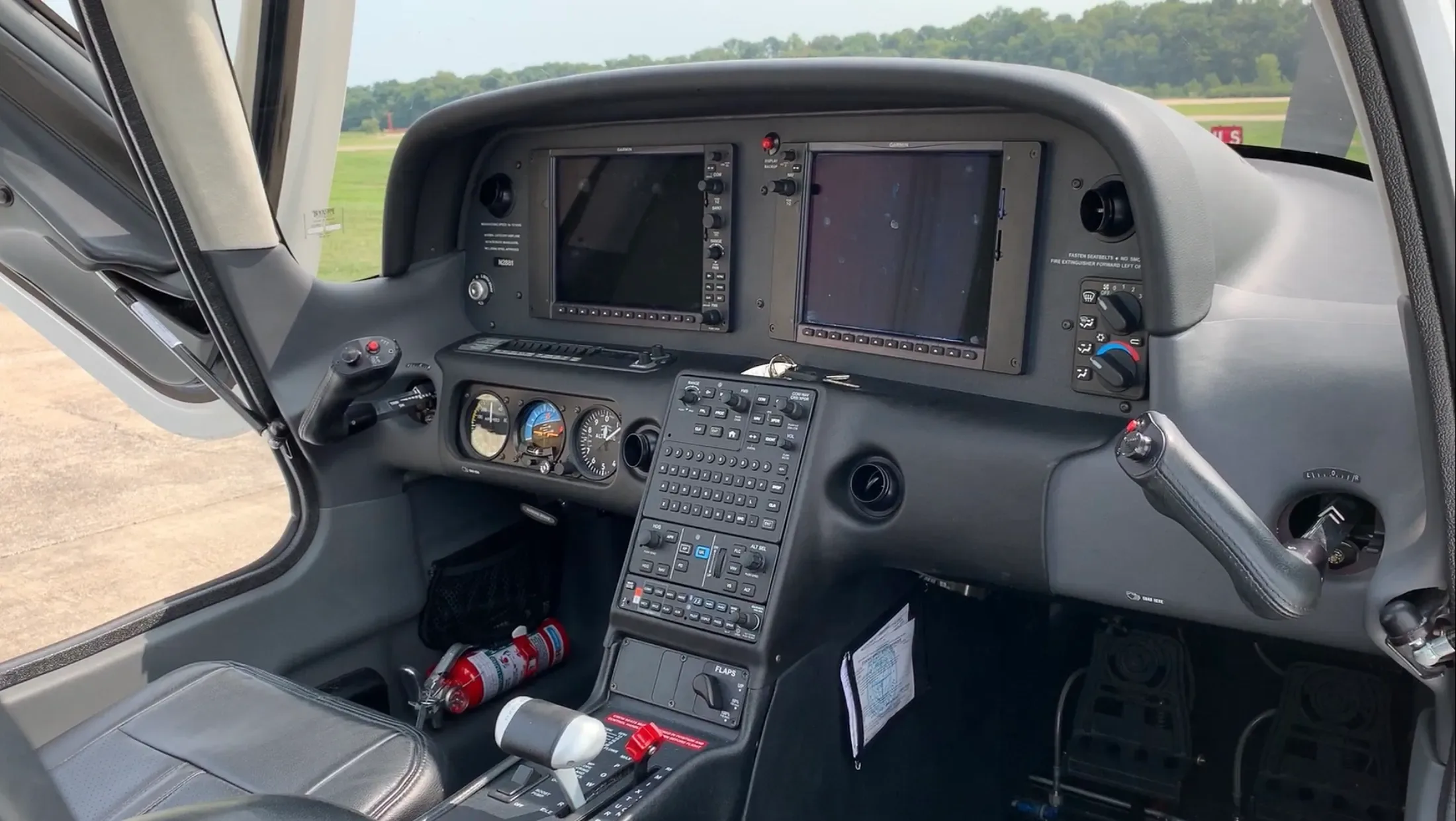 Avionics suite of a 2017 Cirrus SR20 G6.