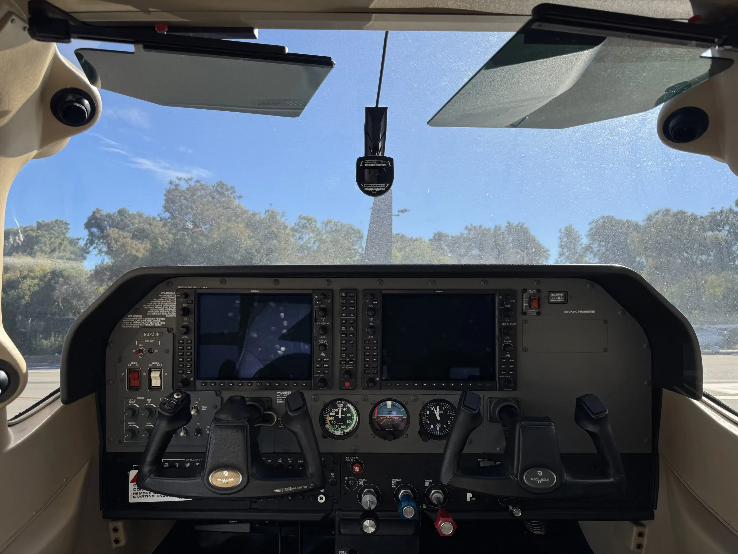 Cockpit and instrument panel of a 2012 Cessna T182T.