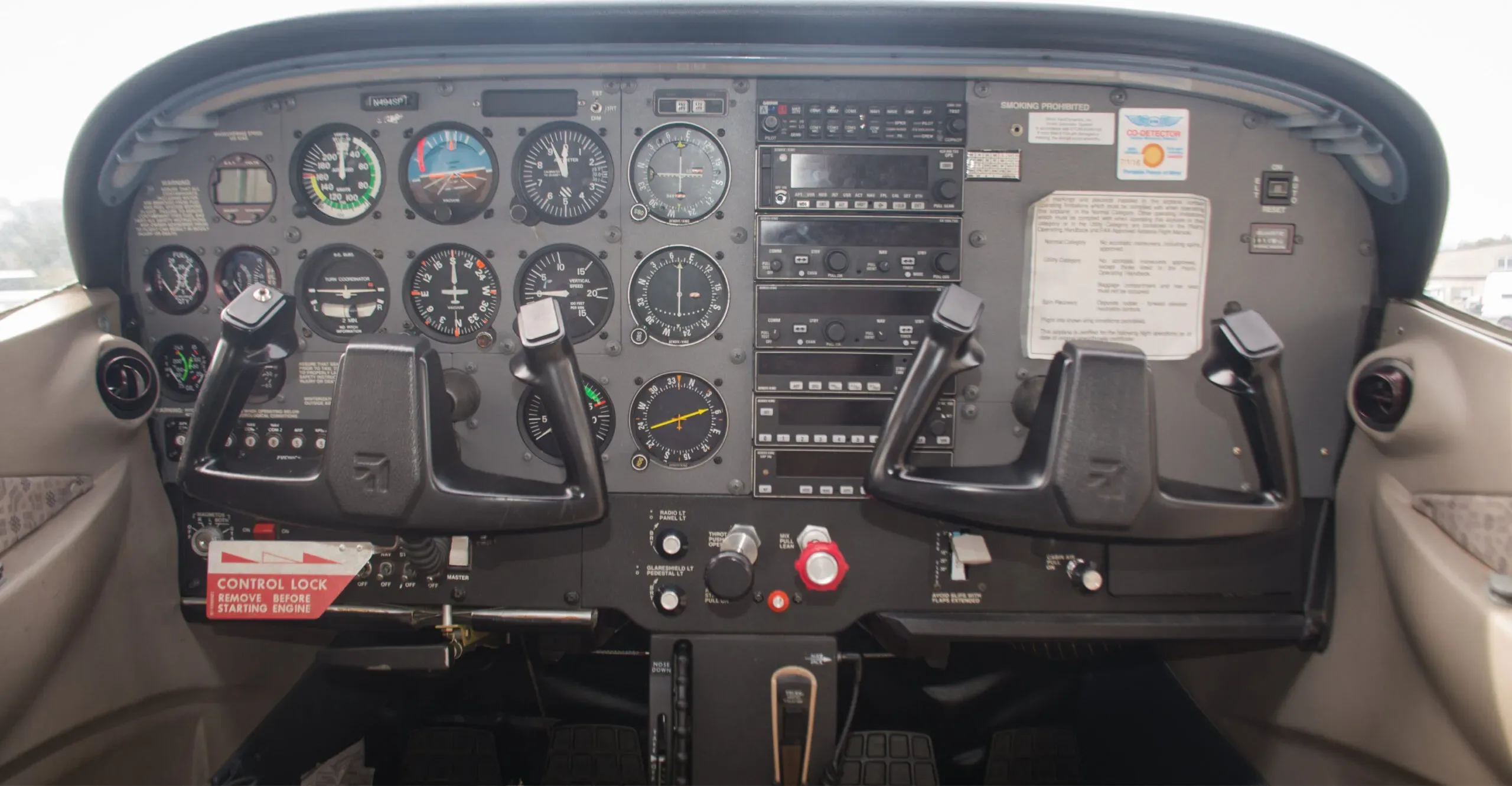 Cockpit and instrument panel of a 1998 Cessna Skyhawk 172S.
