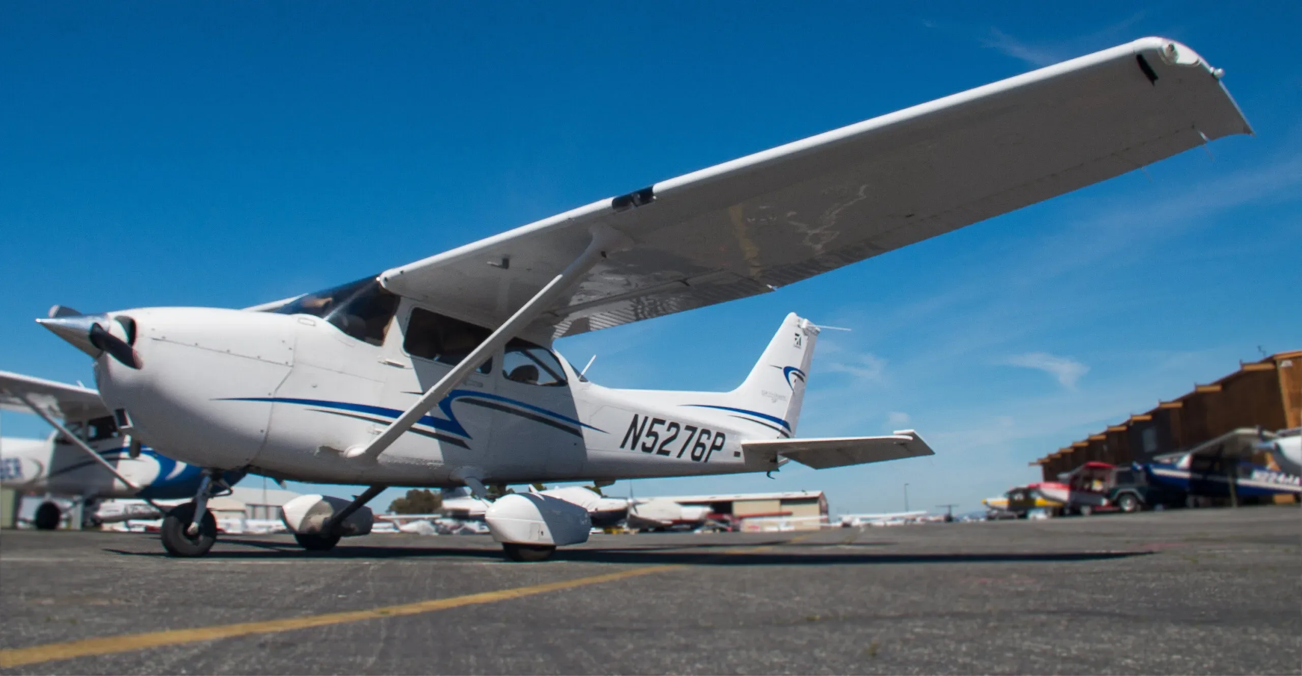 Cockpit and instrument panel of a 2009 Cessna Skyhawk 172SP.