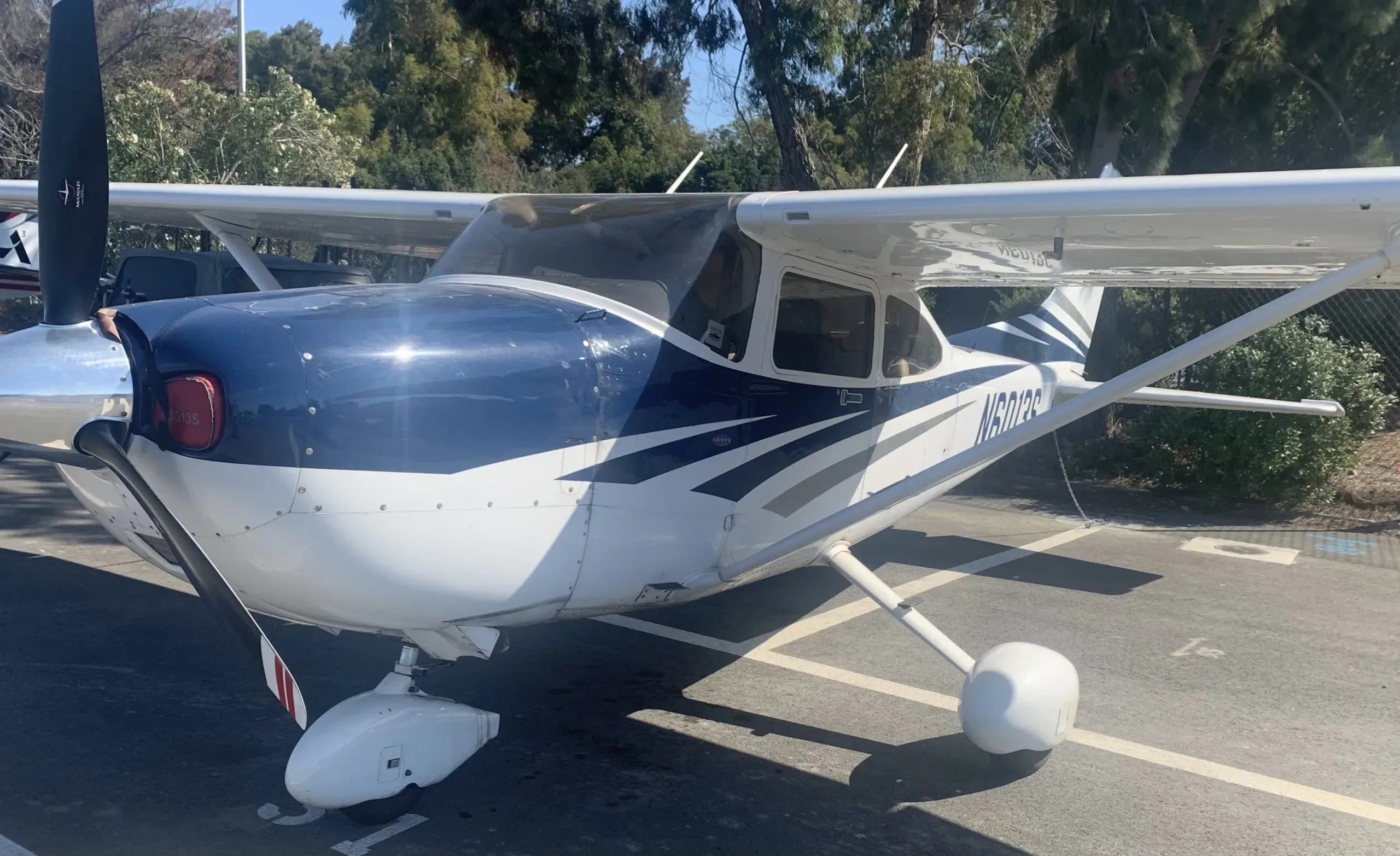 Exterior view of a 2006 Cessna Skylane 182T, N6013S.