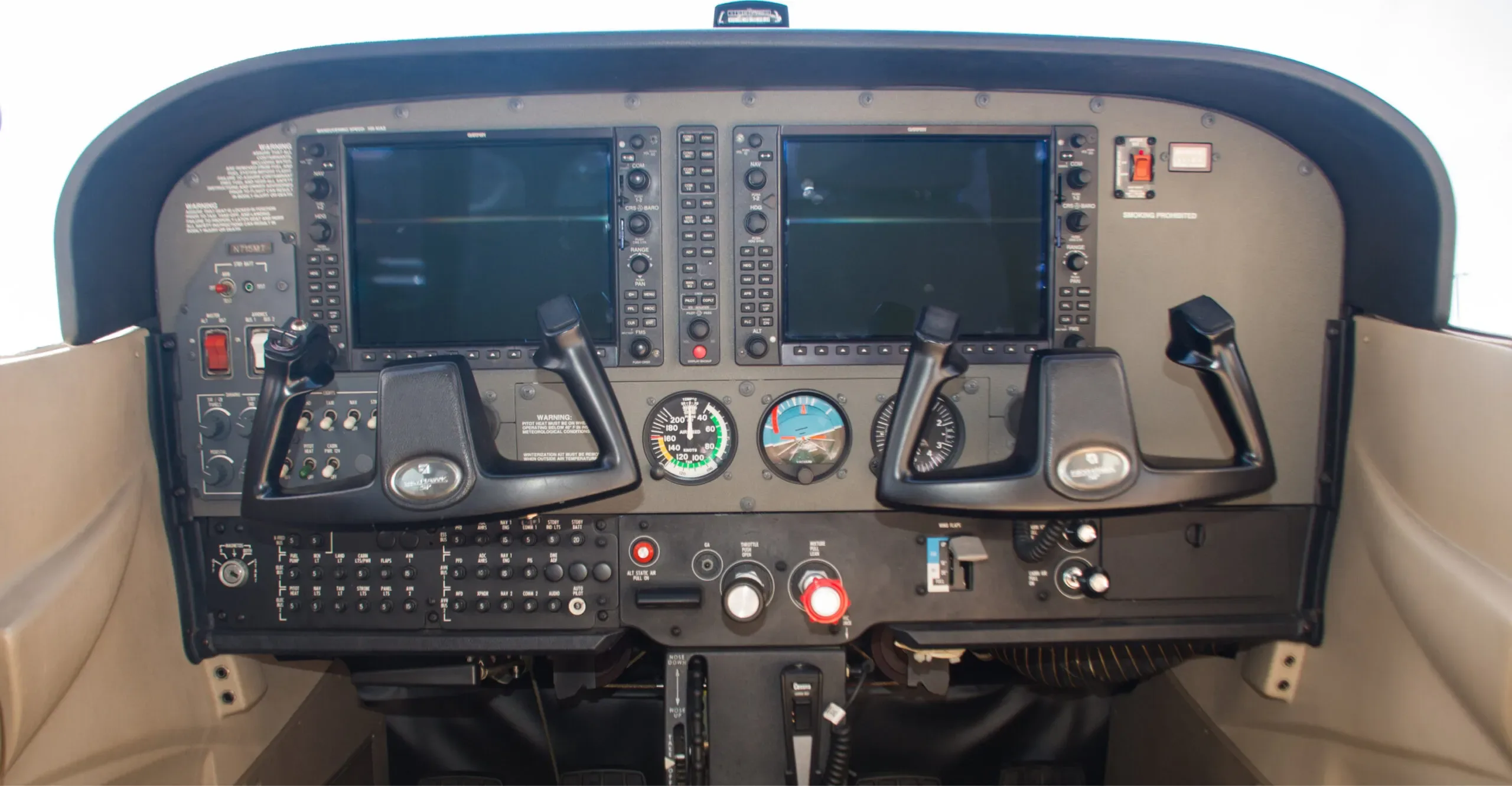 Cockpit and instrument panel of a 2008 Cessna Skyhawk 172SP.