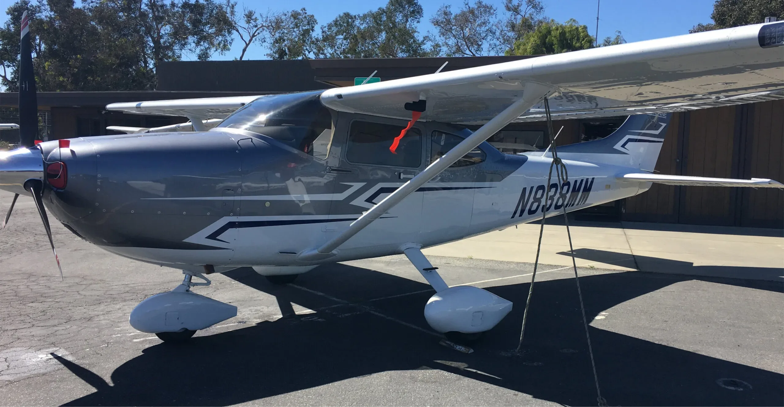 Exterior view of a 2018 Cessna Skylane 182T, N838MM.