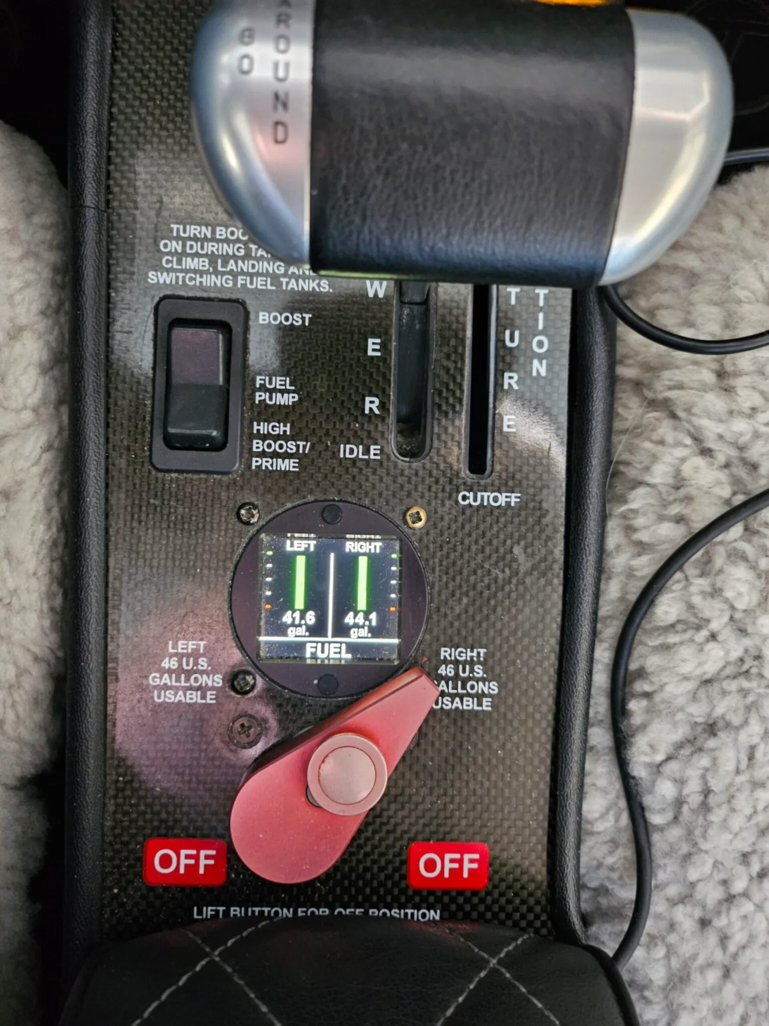 Cockpit and instrument panel of a 2012 Cirrus SR22-G3 TURBO.
