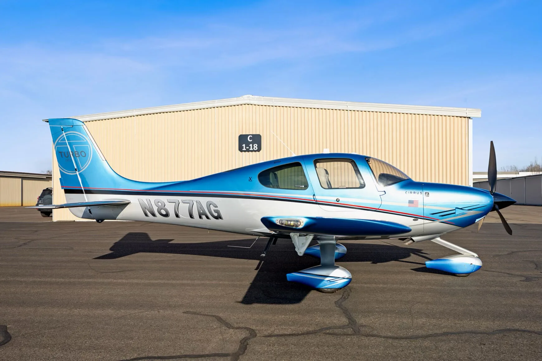 Exterior view of a 2012 Cirrus SR22-G3 TURBO, N877AG.