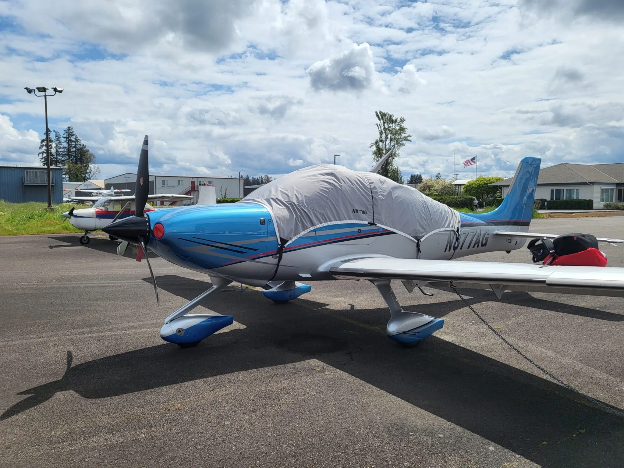 Exterior view of a 2012 Cirrus SR22-G3 TURBO, N877AG.