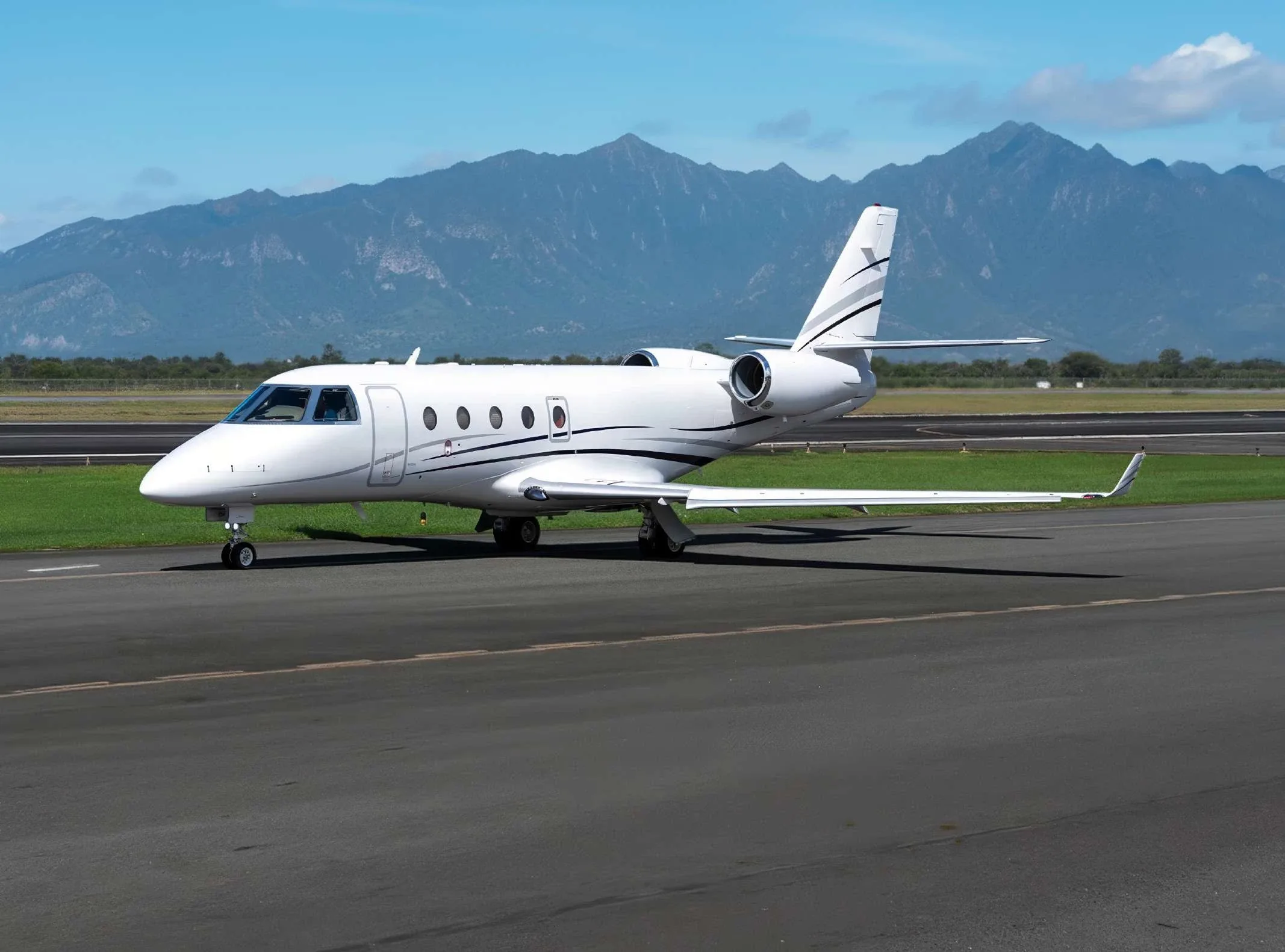 Exterior view of a Gulfstream G150, N458TB.