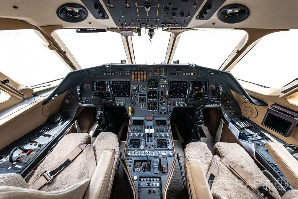 Cockpit and instrument panel of a 2000 Dassault Falcon 2000.