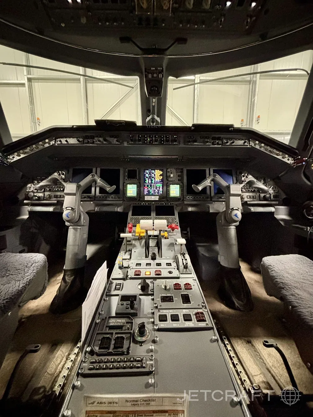 Cockpit and instrument panel of a Embraer Legacy 600.