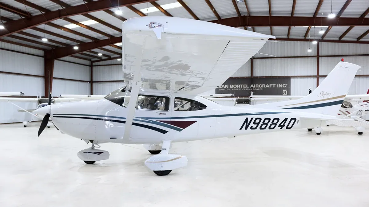 Exterior view of a Cessna Piston 182, G-ATLA.