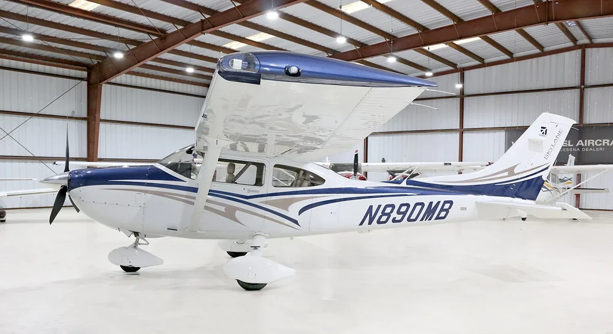 Exterior view of a Cessna Piston 182, G-ATLA.