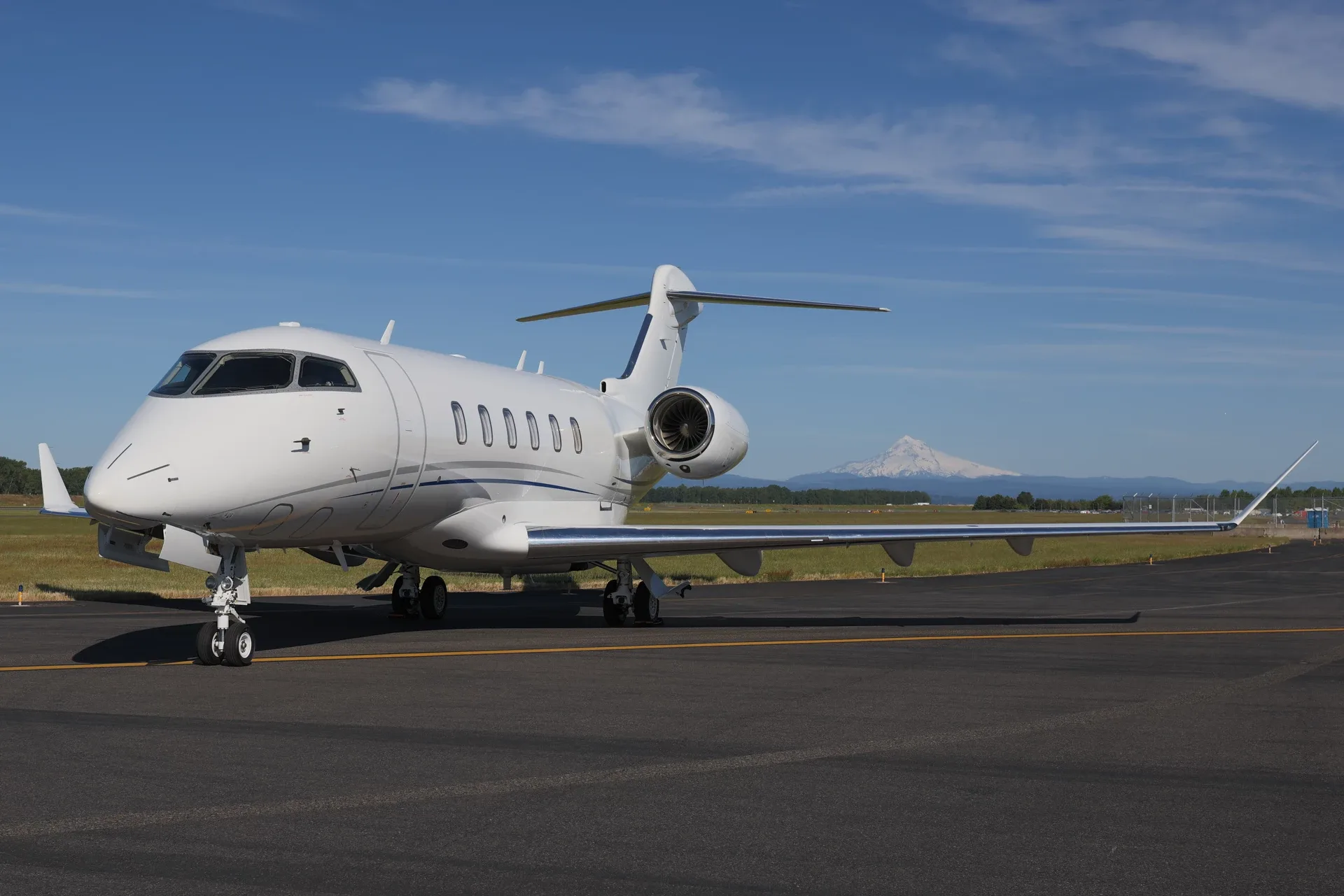 Exterior view of a Bombardier Challenger 350, N312EA.