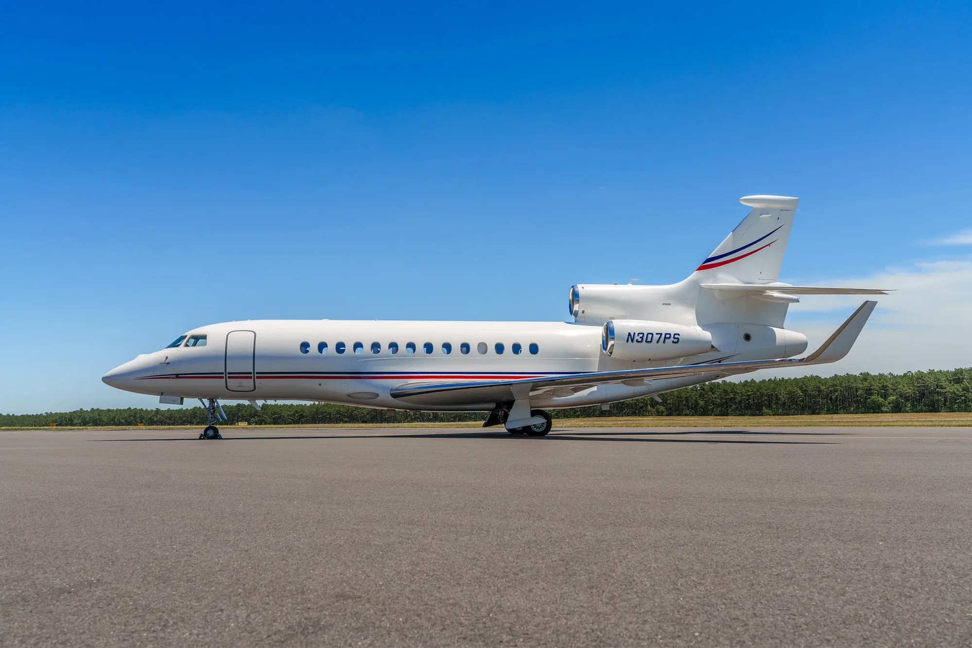 Exterior view of a Dassault Falcon 7X, N307PS.