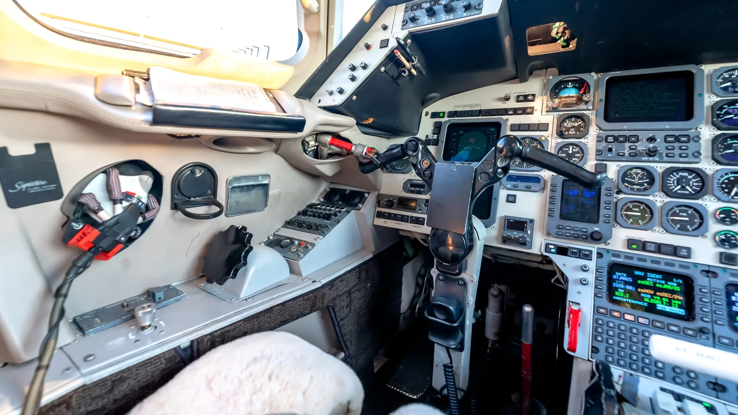 Cockpit and instrument panel of a Hawker 1000.