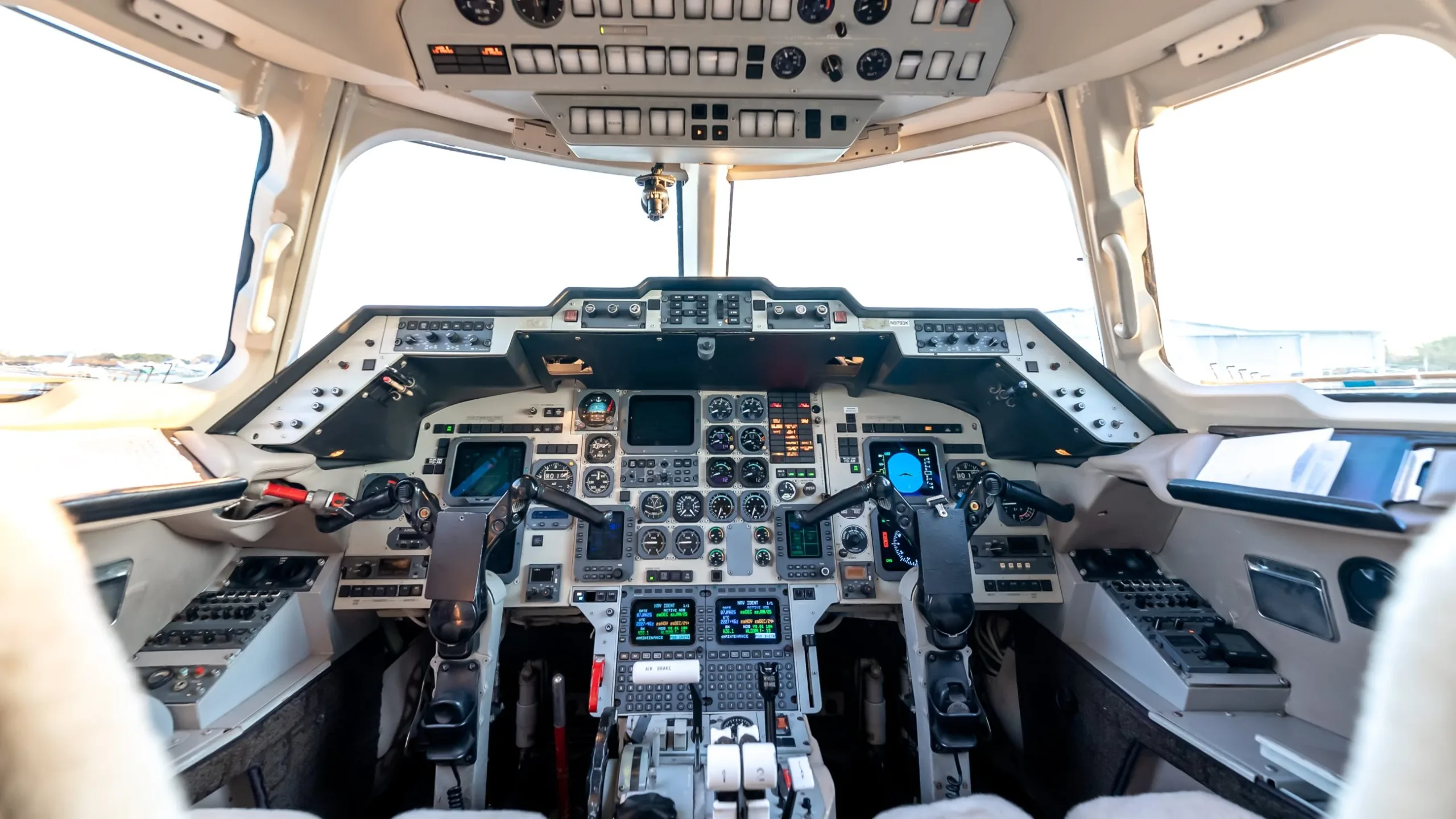 Cockpit and instrument panel of a Hawker 1000.
