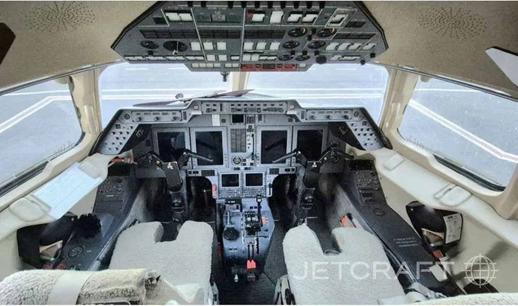 Cockpit and instrument panel of a Hawker 800.