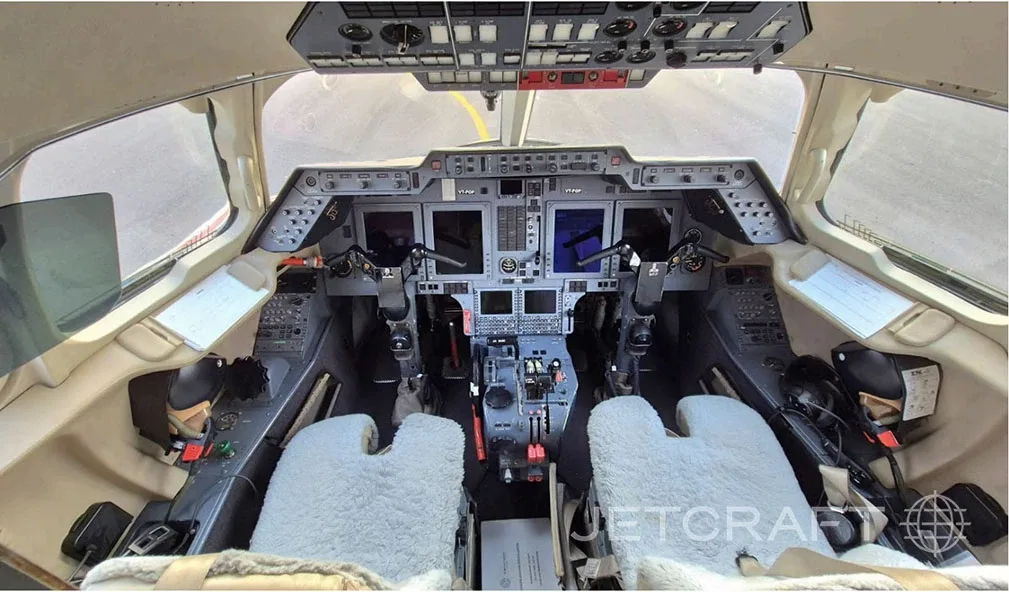 Cockpit and instrument panel of a Hawker 800.