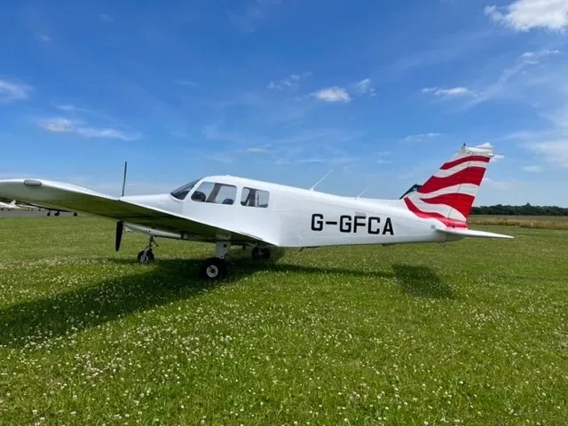 Exterior view of a Piper Piston, N799JH.