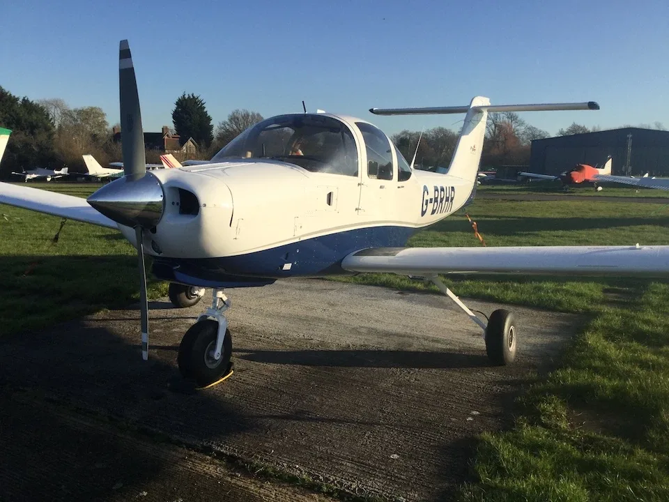 Exterior view of a Piper Piston, N799JH.