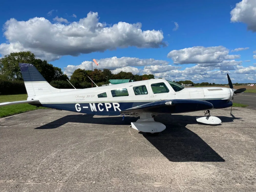 Exterior view of a Piper Piston, N799JH.