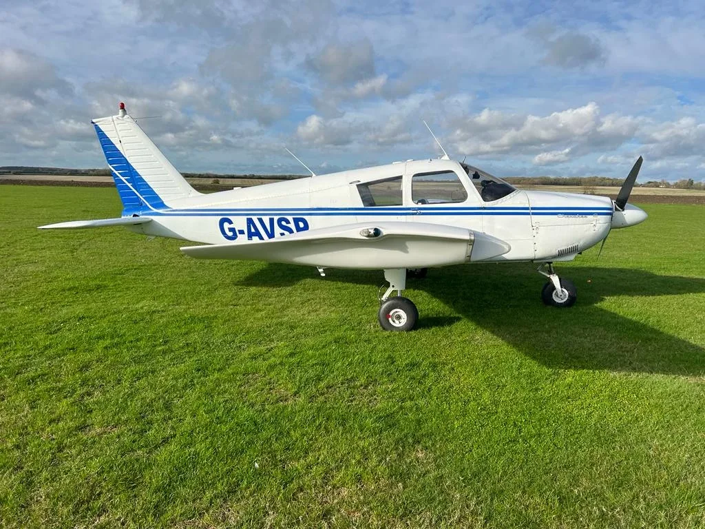 Exterior view of a Piper Piston, N799JH.