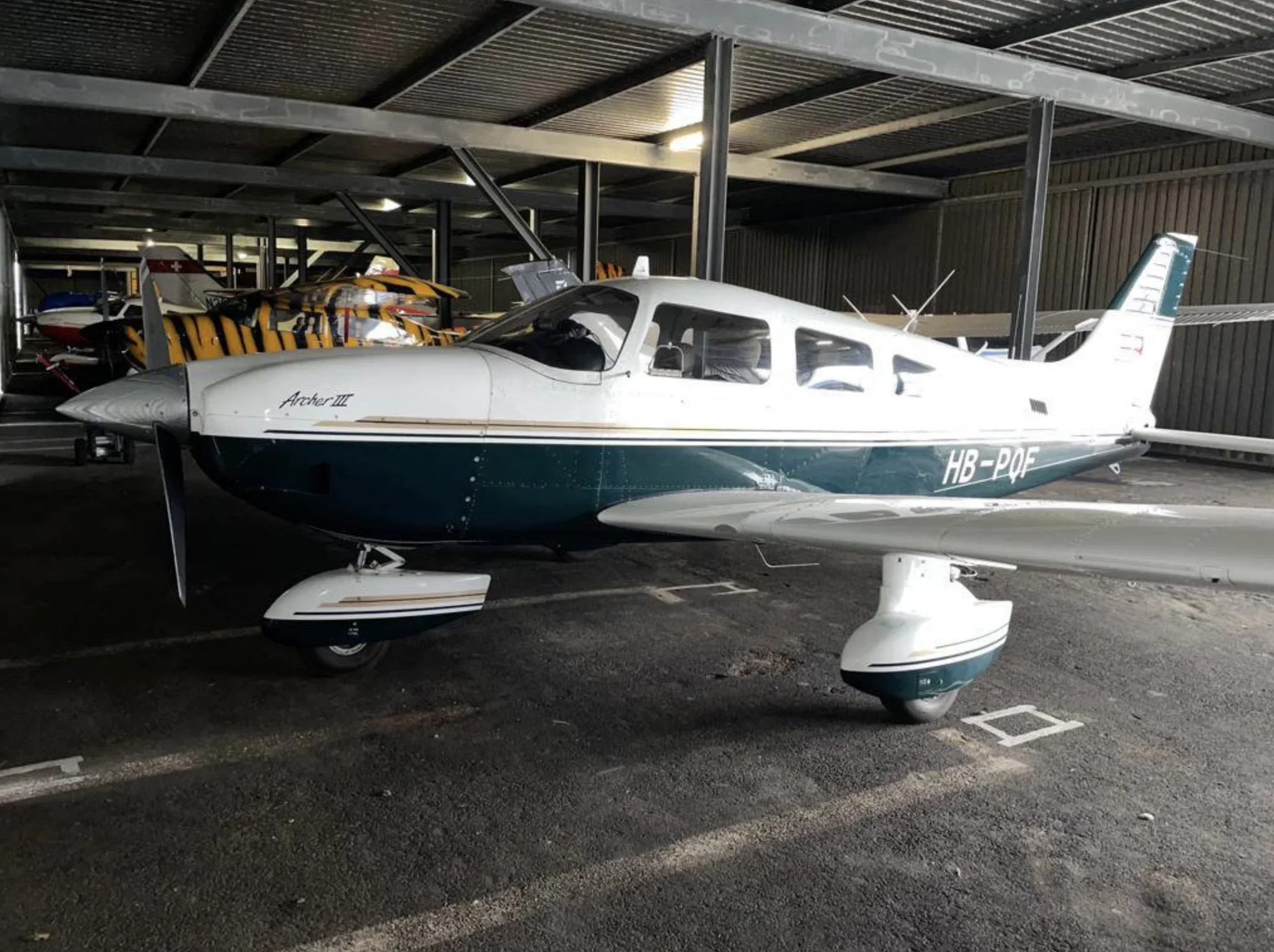 Exterior view of a Piper Piston, N799JH.