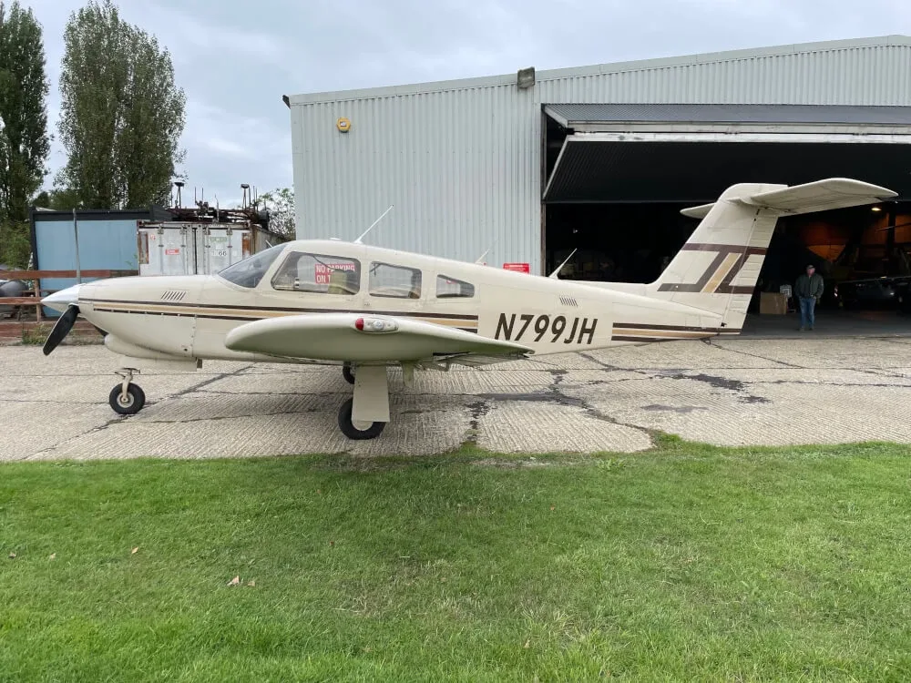 Exterior view of a Piper Piston, N799JH.