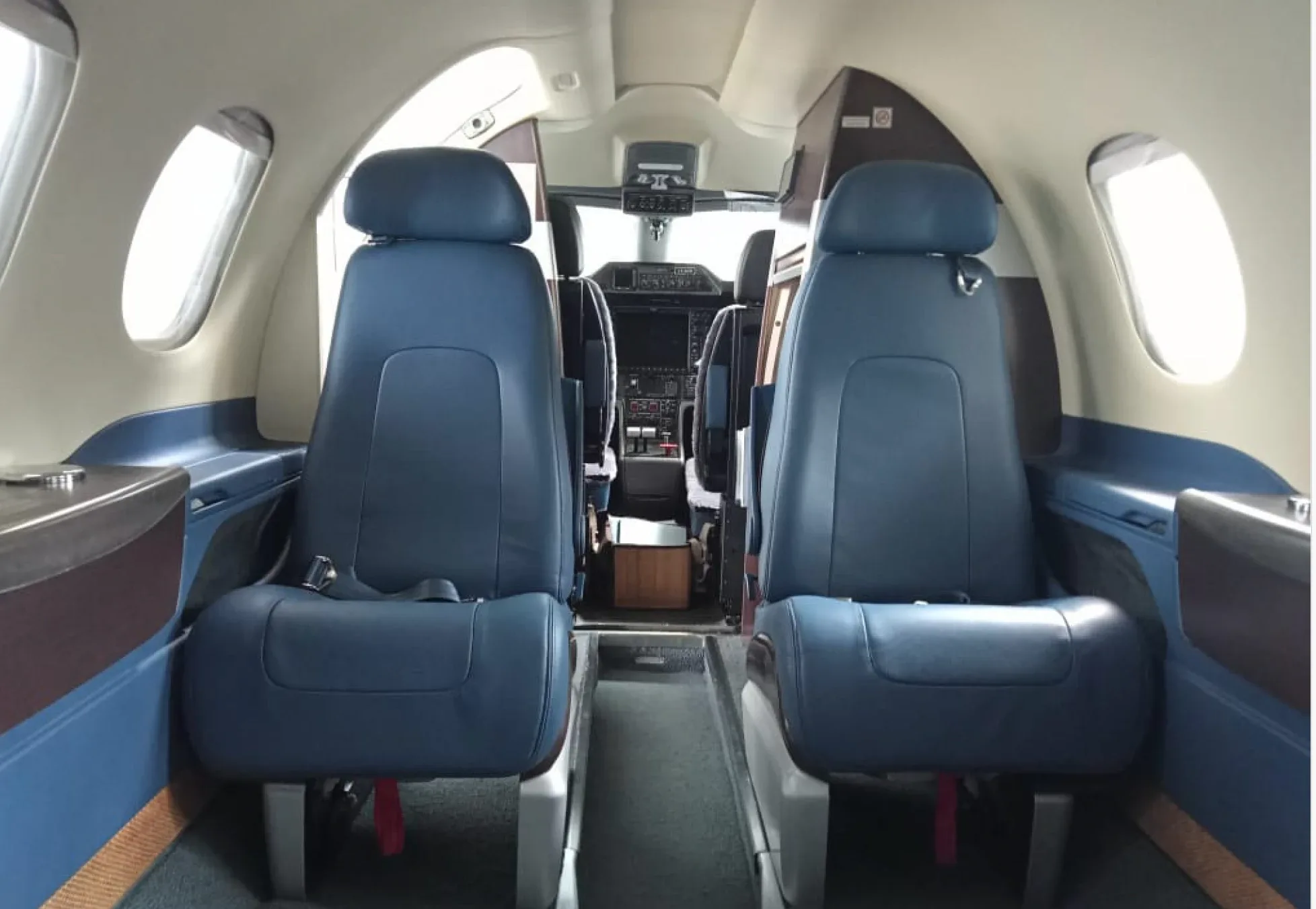 Cabin interior of a Embraer Phenom 100.